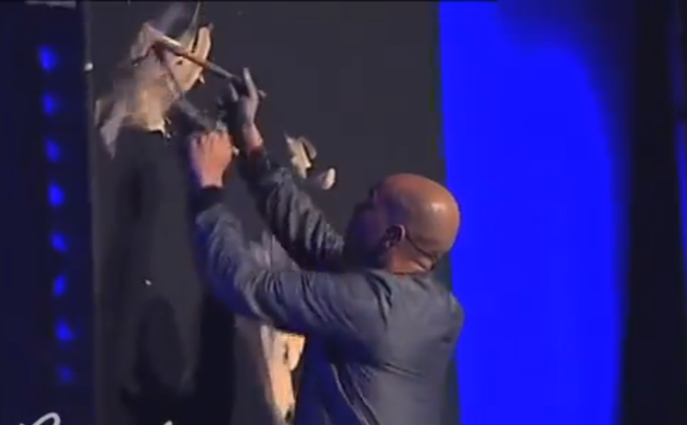 VIDEO: David Garibaldi pintando el rostro de Jesús