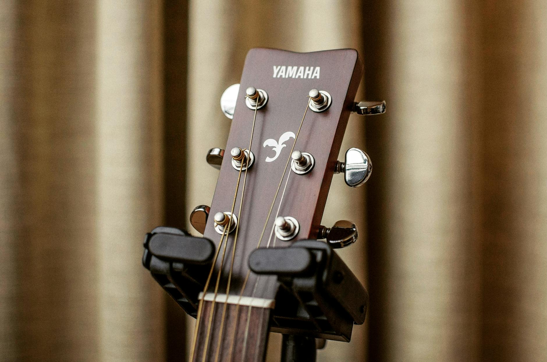 Conoce la guitarra Yamaha TransAcoustic con efectos incluidos