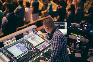 Las 5 mejores prácticas de un encargado de audio en la iglesia