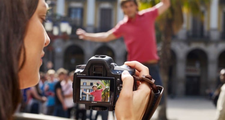 ¿Funciona una cámara DSLR para las reuniones de mi iglesia?