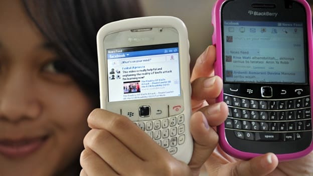 Facebook y operadoras telefónicas acuerdan servicio de pago móvil