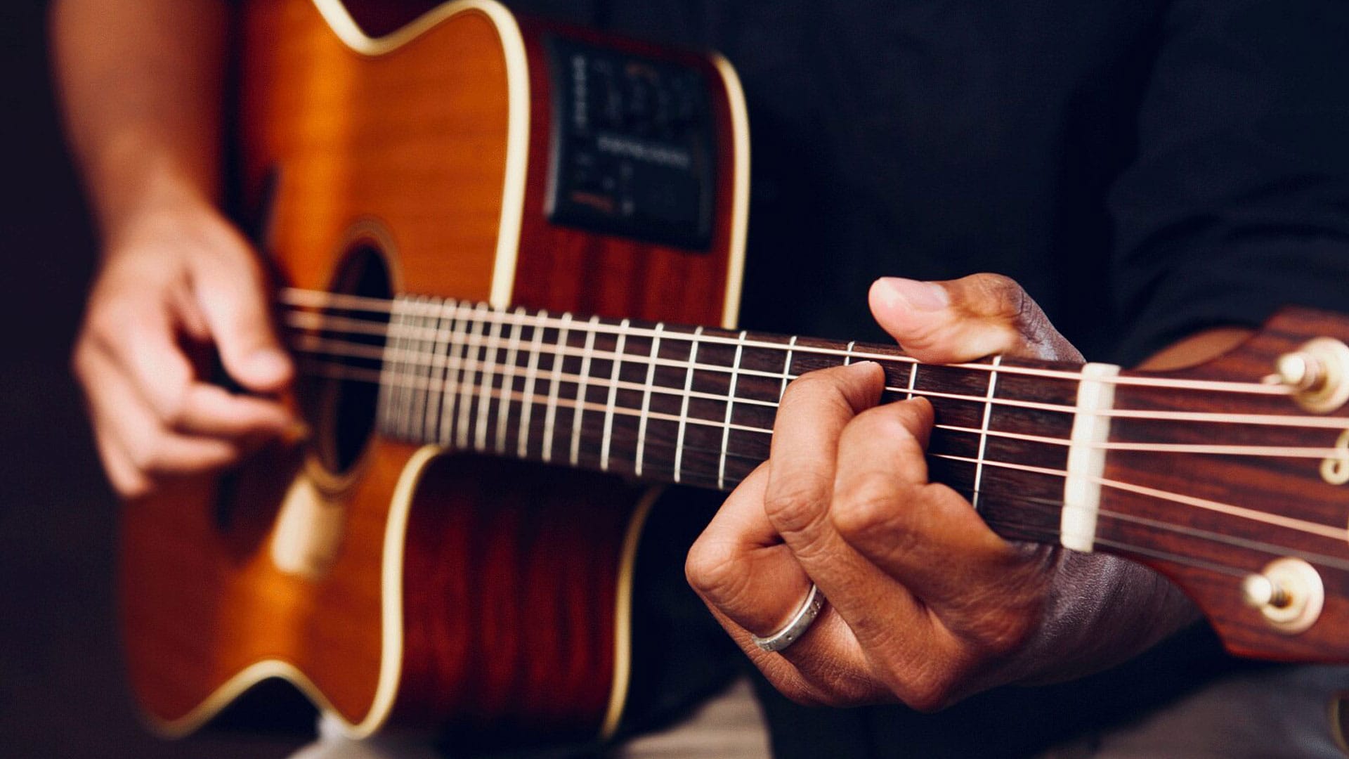 Mejora el sonido de la guitarra acústica en tu mezcla en vivo