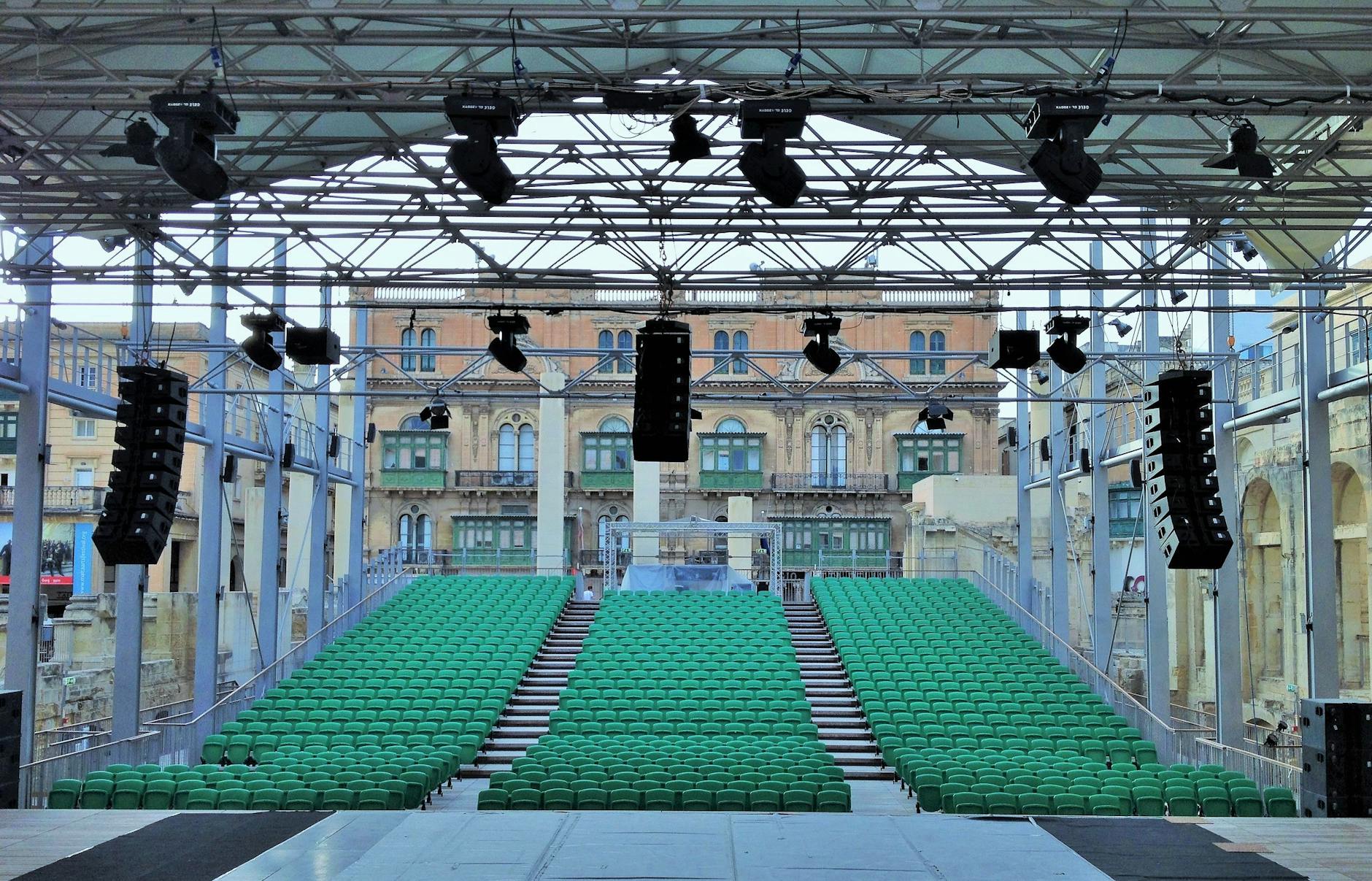 ¿Sistema Line Array o Sistema de Audio Convencional?