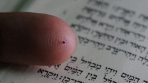 Crean la Biblia más pequeña del mundo, Nanobiblia