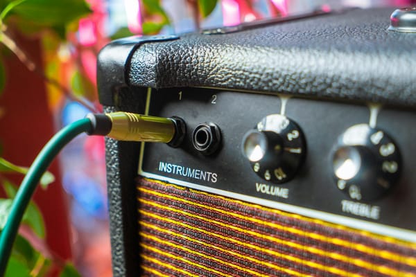 4 plug-ins que debes usar para tu guitarra eléctrica