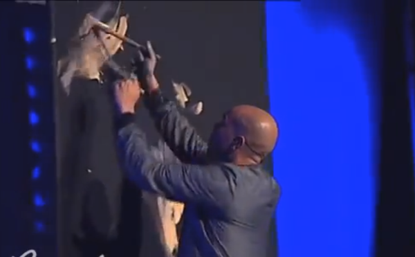 VIDEO: David Garibaldi pintando el rostro de Jesús