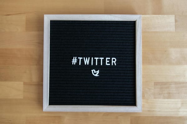 ¿Está en el diccionario la palabra tweet?