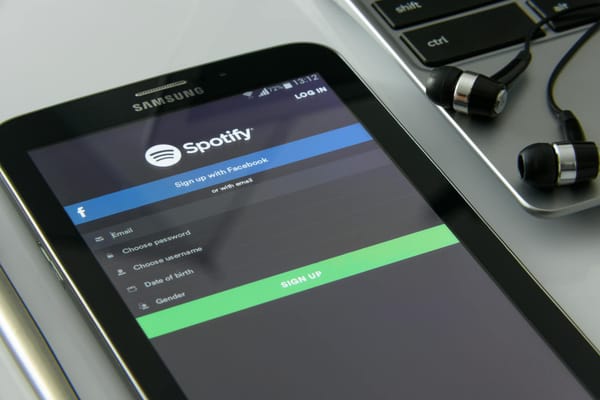 ¿Facebook prohibirá el streaming con música?