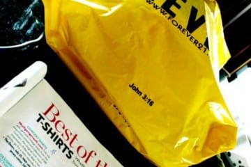 Juan 3:16 se encuentra en cada bolsa de la famosa marca de ropa Forever 21