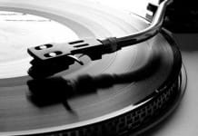 10 Mujeres pioneras en la música electrónica.