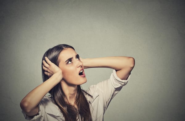 Como el volumen del audio puede impedir, estorbar o dañar la adoración