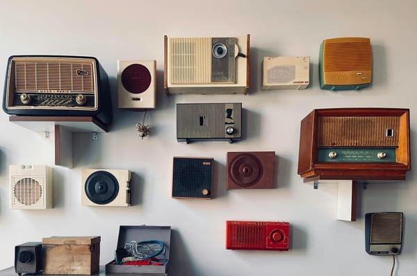 La historia de la radio y su evolución.