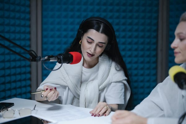 La importancia de sostener el micrófono de la manera adecuada
