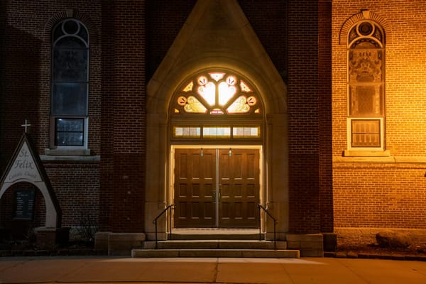 La Puerta Principal de tu Iglesia no necesariamente está en el Edificio
