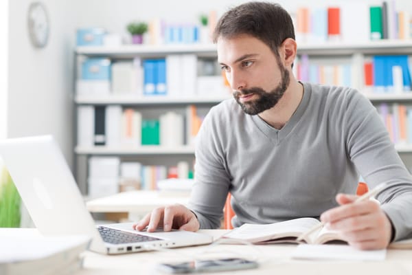 Mantén Brillante tu Expertise: Consejos para Actualizar Constantemente tu Conocimiento Técnico