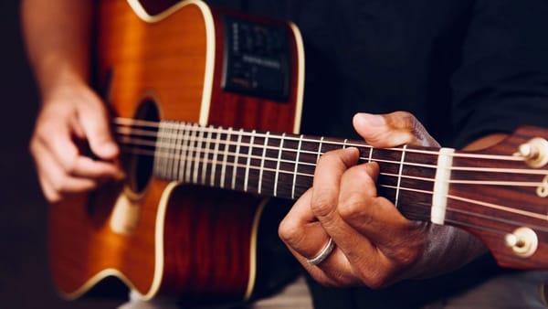 Mejora el sonido de la guitarra acústica en tu mezcla en vivo