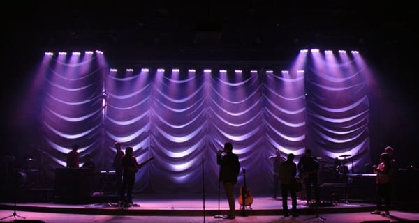 Escenografia e iluminación para la iglesia ¿realmente es necesaria?
