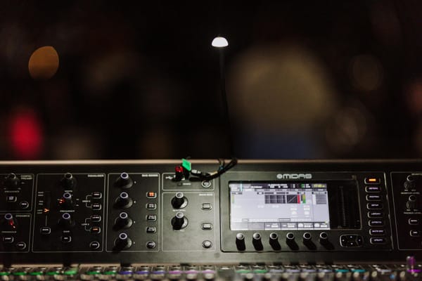 MIDAS M32 LIVE: Una Consola de Gama Media con el Poder de Gama Alta