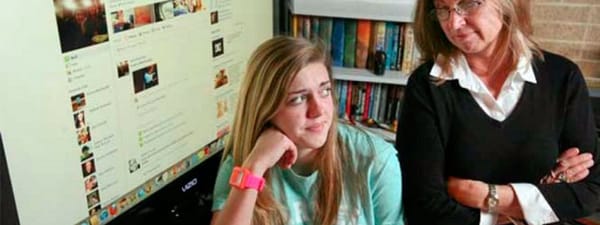 Cómo interactúan padres e hijos en Facebook