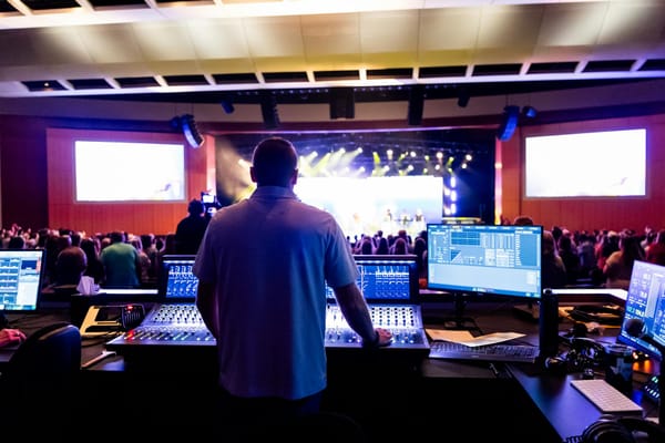 ¿Por qué se oye mal el audio de mi iglesia?
