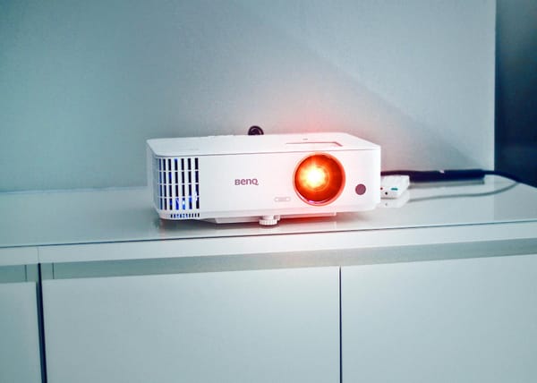 Proyección con varios proyectores, audio, luces, transmisión en vivo. ¡Mira cómo quedo!