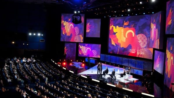 ¡Por supuesto! Aquí tienes un post sobre los beneficios de usar una pantalla LED en tu auditorio: