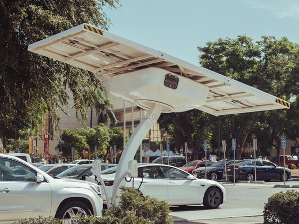 Revi Charger, cargador portátil del tamaño de credencial