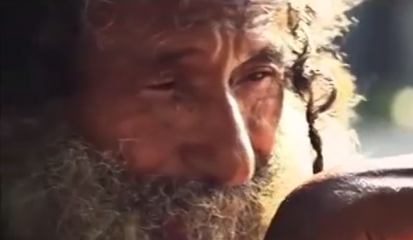 Video: "El condicionado" La historia de un vagabundo que cumple su sueño y encuentra a su familia en Facebook