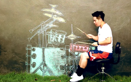 VIDEO - El increíble baterista del pizarrón y Rez Power de I. Houghton